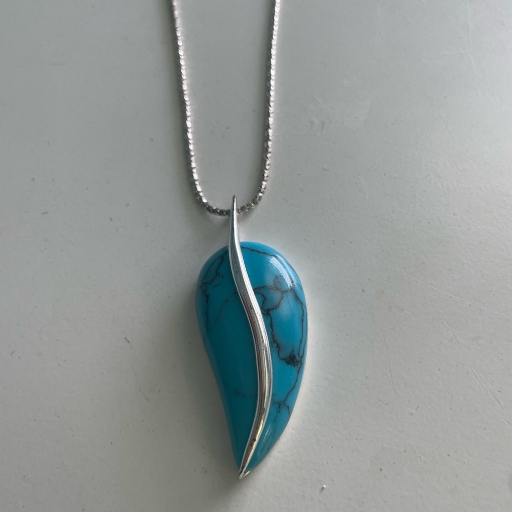 Turquoise and 925 sterling Silver Leaf Pendant Necklace
